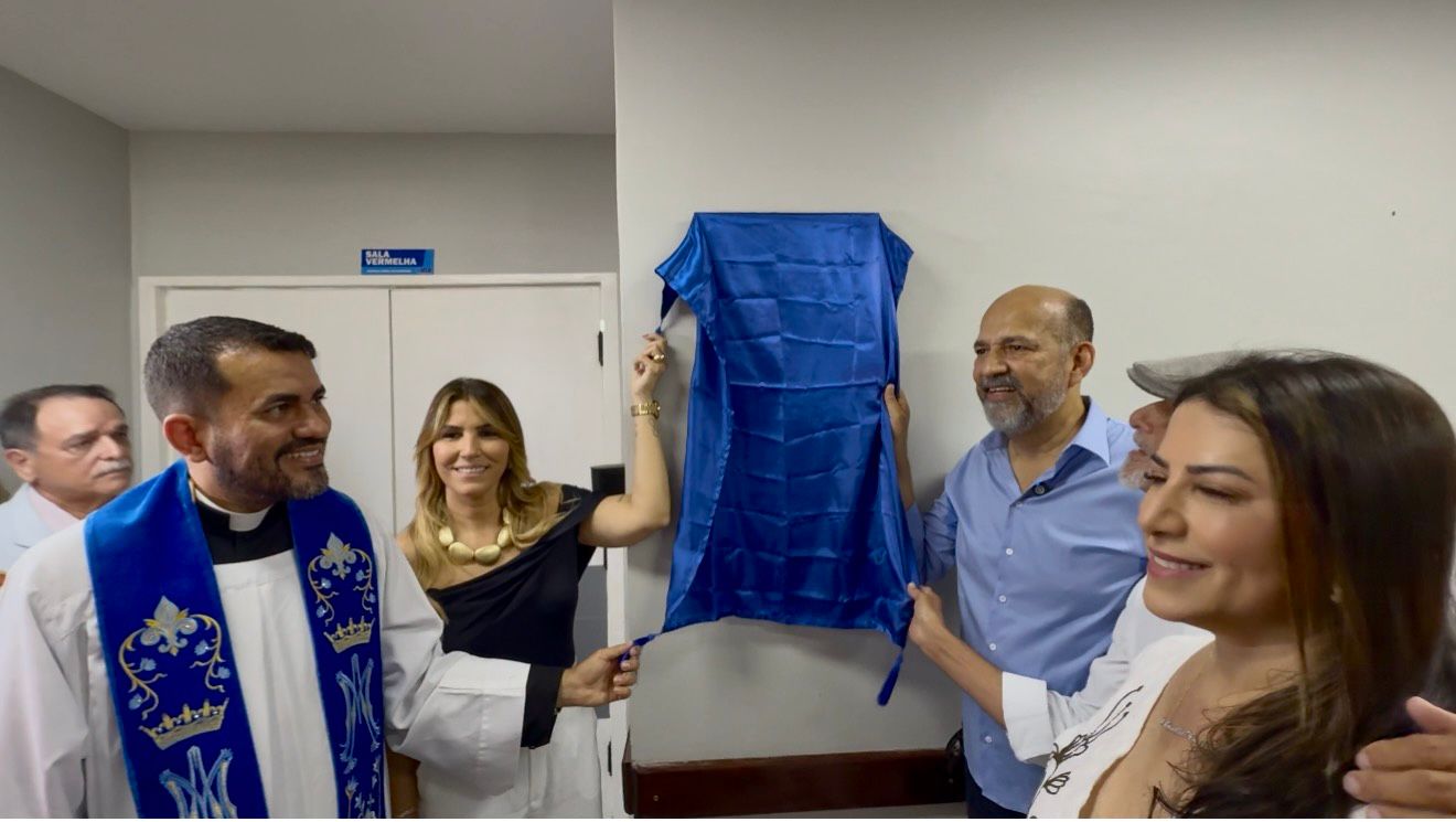 Prefeito Robério Oliveira entrega Nova Ala Vermelha do Hospital Geral de Eunápolis 9
