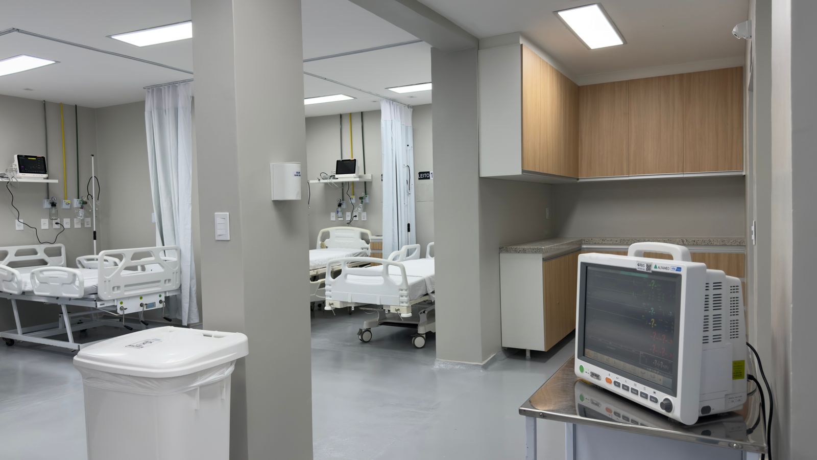 Prefeito Robério Oliveira entrega Nova Ala Vermelha do Hospital Geral de Eunápolis 12