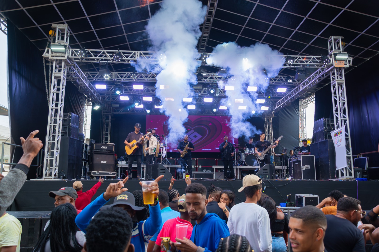 Sucesso absoluto o show de Lucas Queiroz em Varzedo 5