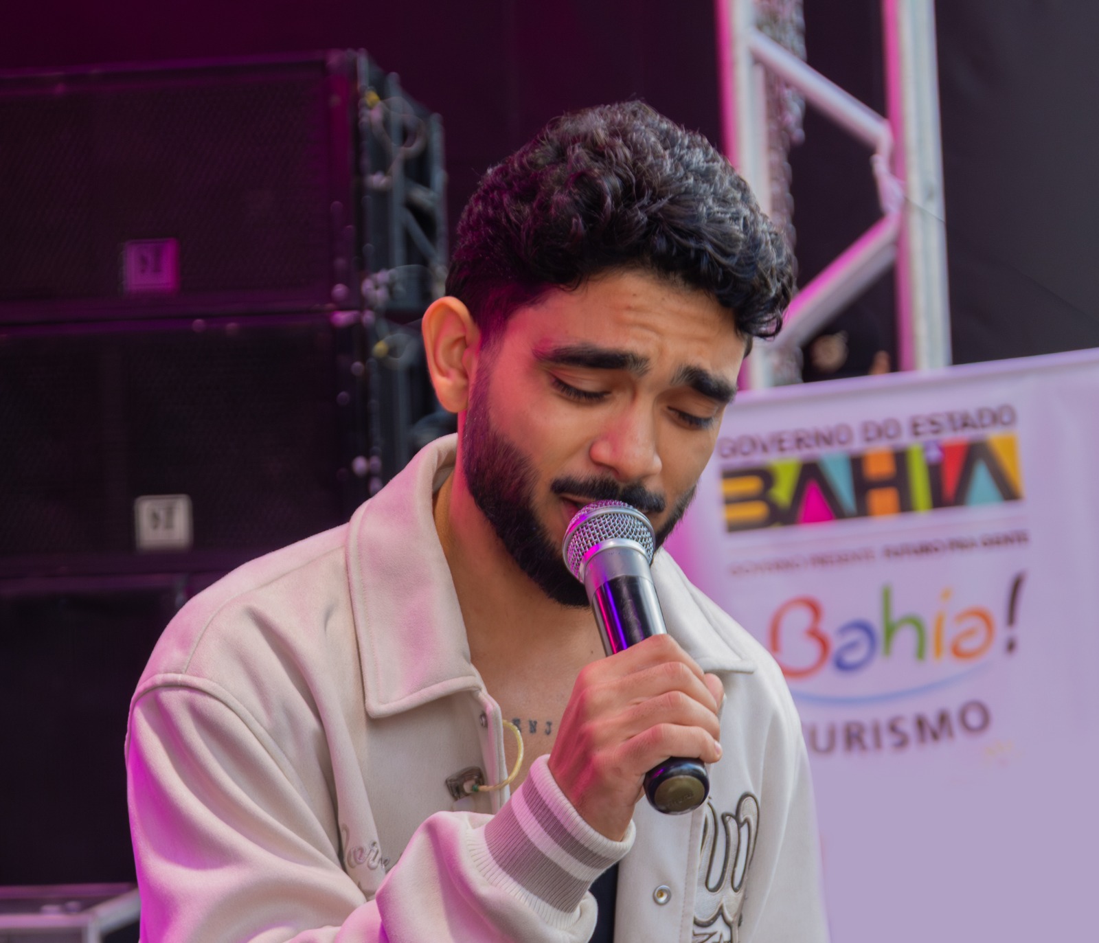 Sucesso absoluto o show de Lucas Queiroz em Varzedo 4