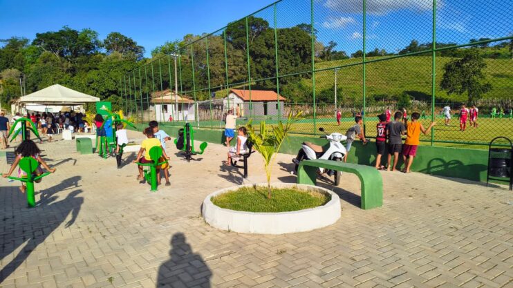 WhatsApp Image 2025-12-15 at 14.31.15 Prefeito Luizinho entrega importantes obras para a população do distrito de União Baiana em Itagimirim 18