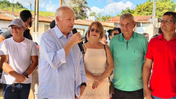 WhatsApp Image 2025-12-15 at 14.31.17 Prefeito Luizinho entrega importantes obras para a população do distrito de União Baiana em Itagimirim 13