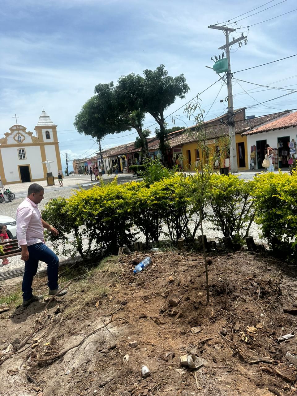 Novo pé de tamarindo é replantado na Praça Brigadeiro Eduardo Gomes, em Arraial d’Ajuda 5