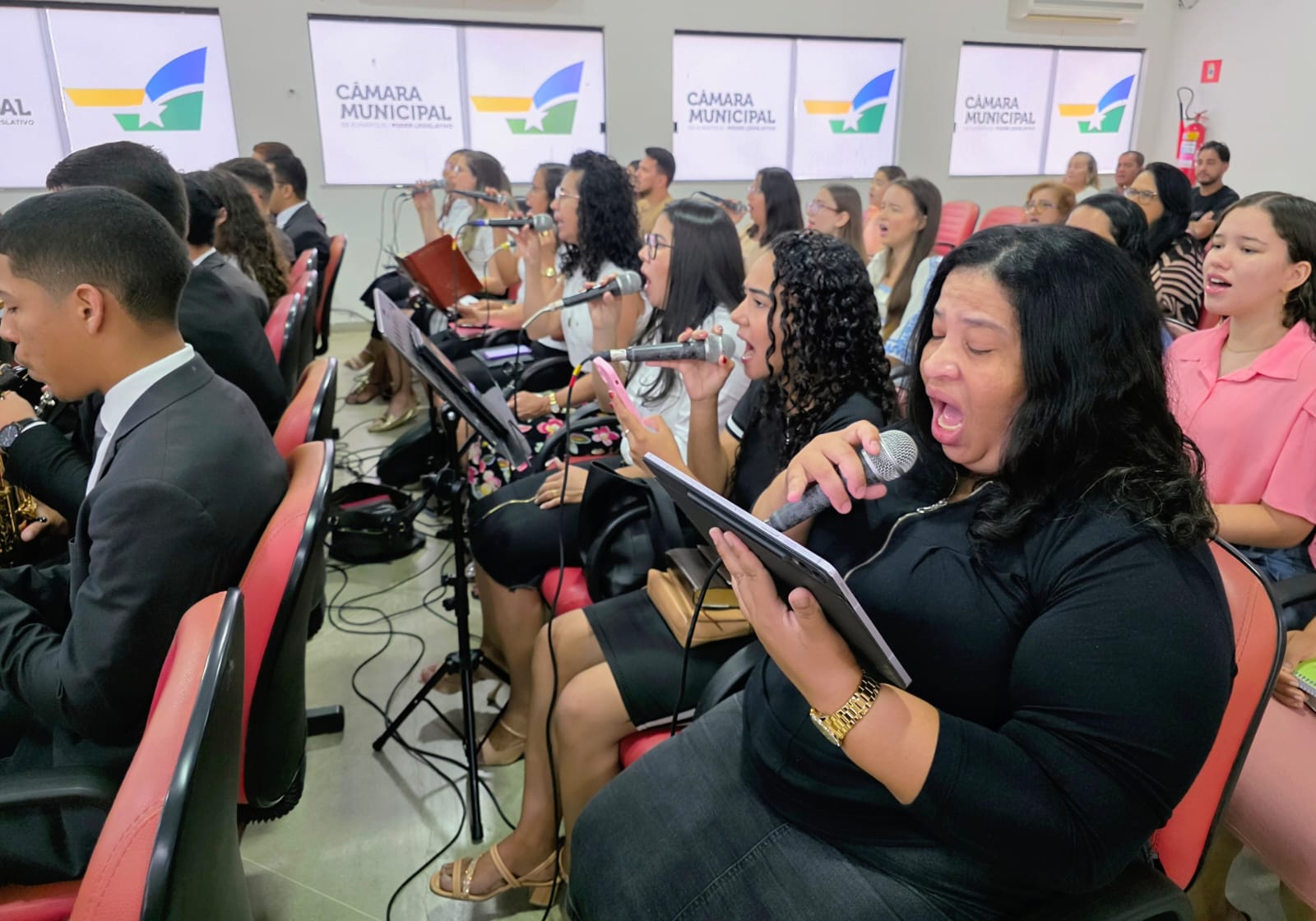 Após aprovação de seis projetos do Executivo, Câmara de Eunápolis entra em recesso 6