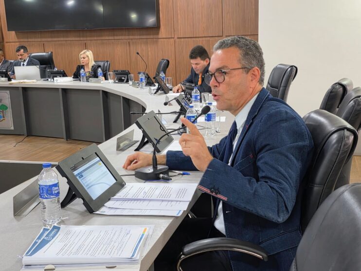 Após aprovação de seis projetos do Executivo, Câmara de Eunápolis entra em recesso 24