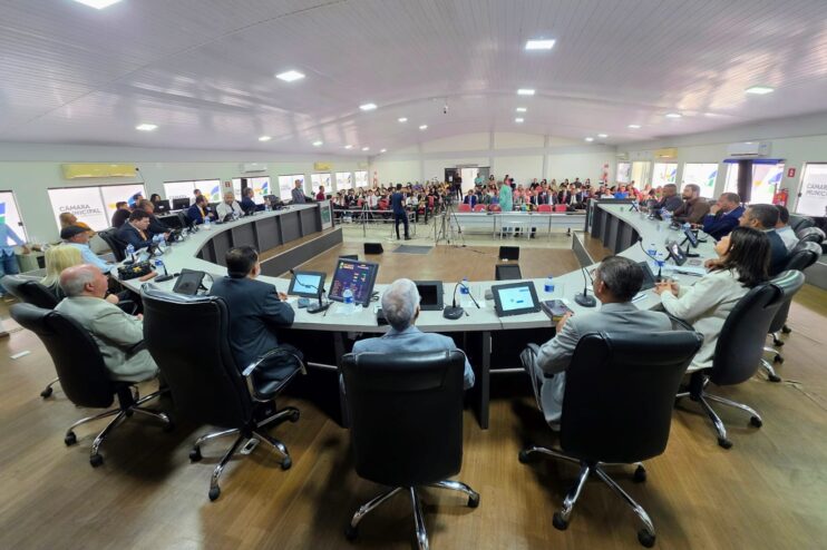 Após aprovação de seis projetos do Executivo, Câmara de Eunápolis entra em recesso 19