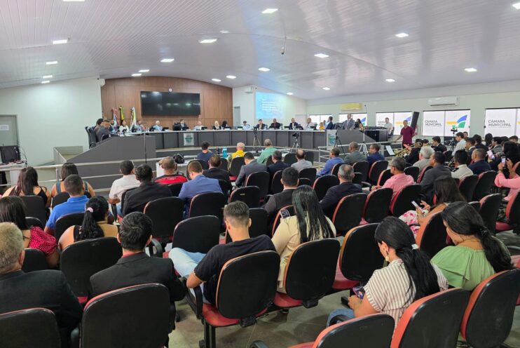 Após aprovação de seis projetos do Executivo, Câmara de Eunápolis entra em recesso 13