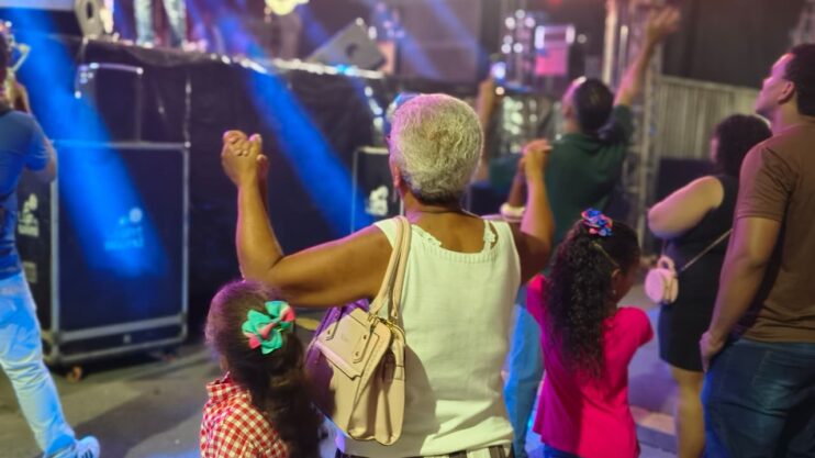 Com muita fé e adoração, evento Itagimirim em Louvor marca a celebração do Natal das Luzes 2025 29