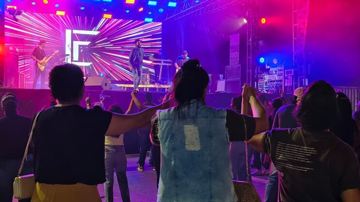 Com muita fé e adoração, evento Itagimirim em Louvor marca a celebração do Natal das Luzes 2025 30