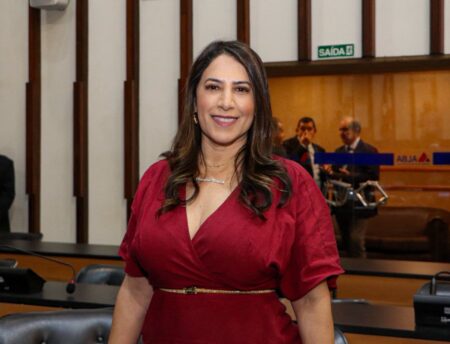 Deputada Cláudia Oliveira garante aprovação de projetos históricos que fortalecem a cultura e o turismo da Bahia Deputada Cláudia Oliveira garante aprovação de projetos históricos que fortalecem a cultura e o turismo da Bahia 8