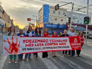 Prefeitura de Eunápolis leva prevenção e informação a motoristas e pedestres pelo Dezembro Vermelho Prefeitura de Eunápolis leva prevenção e informação a motoristas e pedestres pelo Dezembro Vermelho 1