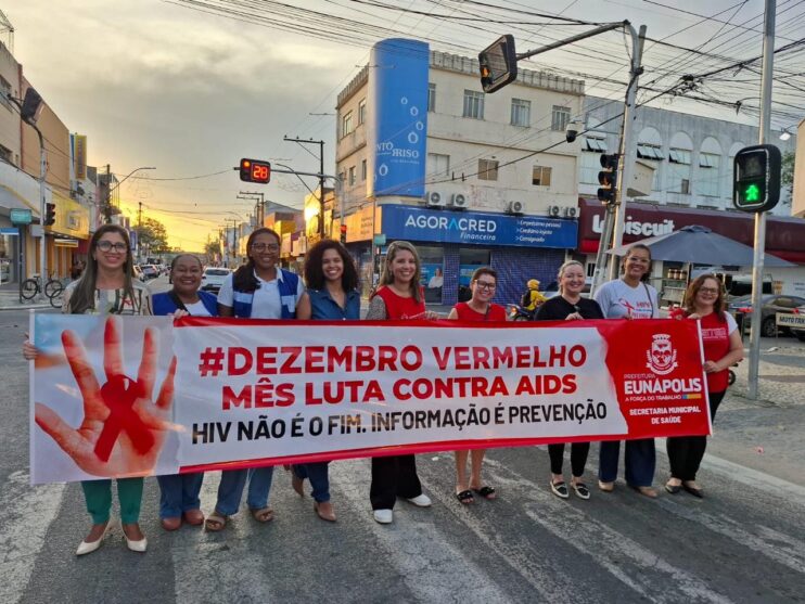 Prefeitura de Eunápolis leva prevenção e informação a motoristas e pedestres pelo Dezembro Vermelho Prefeitura de Eunápolis leva prevenção e informação a motoristas e pedestres pelo Dezembro Vermelho 4