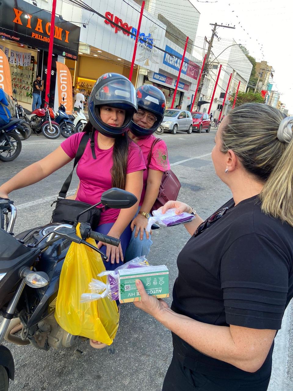 Prefeitura de Eunápolis leva prevenção e informação a motoristas e pedestres pelo Dezembro Vermelho 6