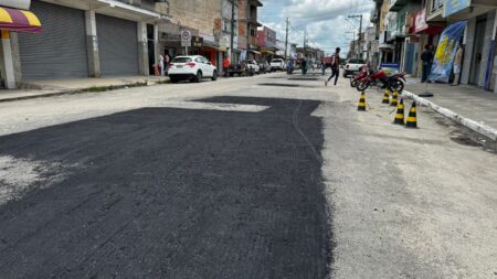 Com tempo firme, Prefeitura de Eunápolis intensifica operação Tapa-Buracos e patrolamento; pavimentações serão retomadas 143