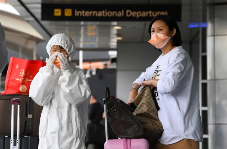Aeroportos na Ásia reforçam segurança após casos do vírus Nipah na Índia Aeroportos na Ásia reforçam segurança após casos do vírus Nipah na Índia 4