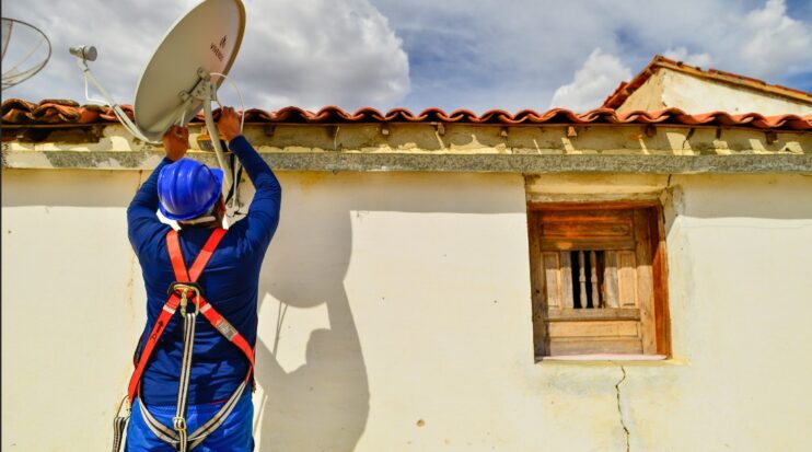 Famílias da Bahia podem pedir gratuitamente antenas parabólicas digitais por meio do programa Brasil Antenado 4