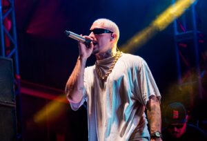 Filipe Ret leva público ao delírio em show da turnê Nume no Tôa Tôa, em Porto Seguro Filipe Ret leva público ao delírio em show da turnê Nume no Tôa Tôa, em Porto Seguro 121