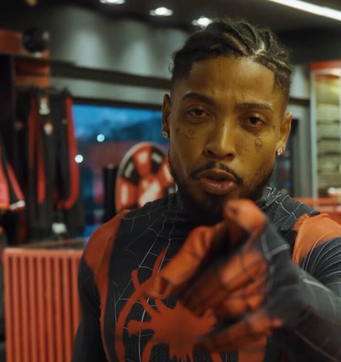 Vestido de Homem-Aranha, Vitória anuncia o retorno de ídolo Vestido de Homem-Aranha, Vitória anuncia o retorno de ídolo 4