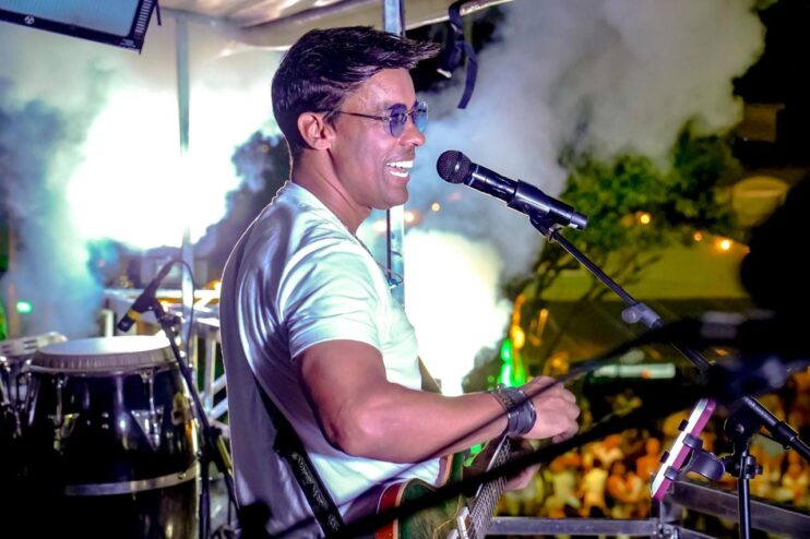 Chiclete com Banana comanda a virada e leva multidão à Passarela da Cultura em Porto Seguro 29