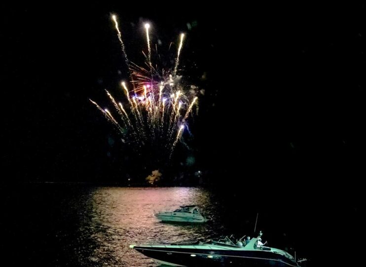 Chiclete com Banana comanda a virada e leva multidão à Passarela da Cultura em Porto Seguro 27