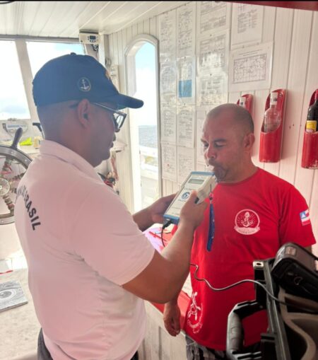 Operação Navegue Seguro: Marinha intensifica fiscalizações e ações educativas no verão de Porto Seguro 8