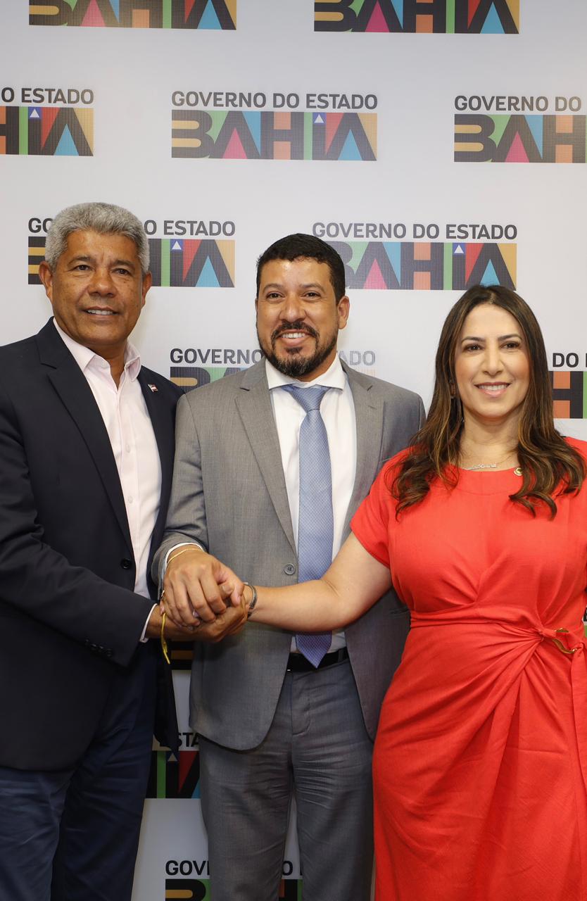 Deputada Cláudia Oliveira entrega ambulância, veículo para TFD e reforça investimentos na saúde de Itabela 5