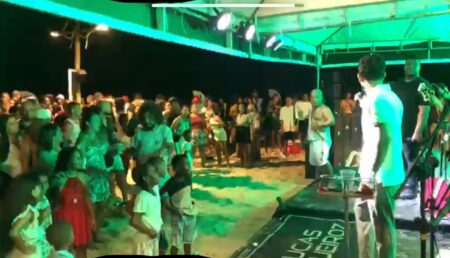 Lucas Queiroz encanta público em show romântico em Morro de São Paulo 15