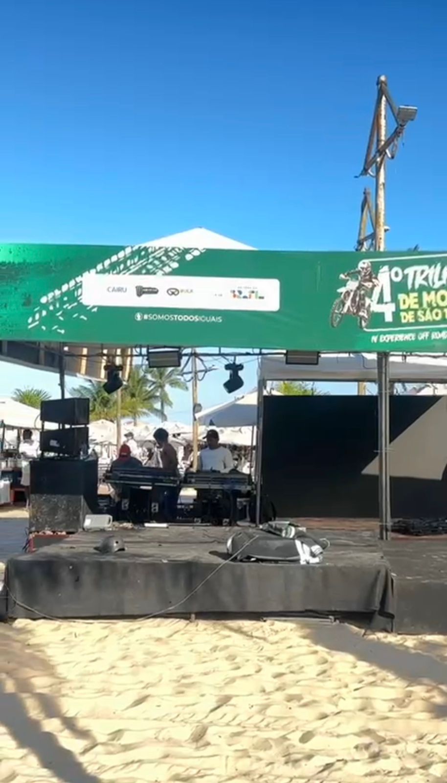 Lucas Queiroz encanta público em show romântico em Morro de São Paulo 5