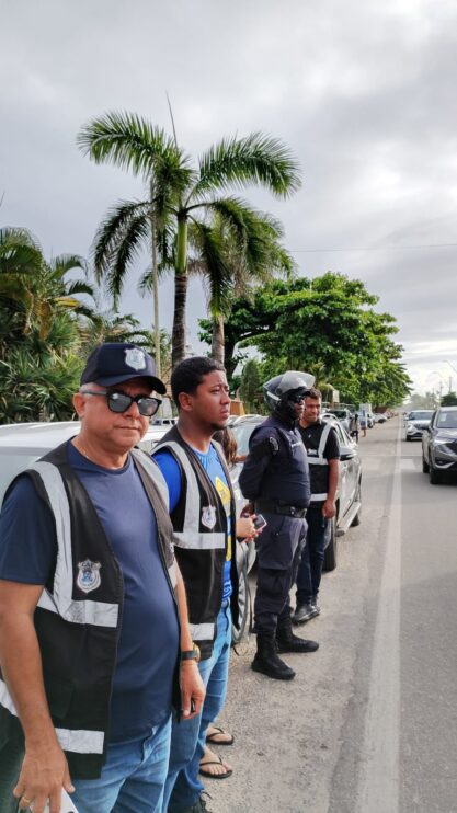 WhatsApp Image 2026-01-23 at 14.44.05 (1) Monitores garantem segurança dos pedestres na travessia das faixas 17