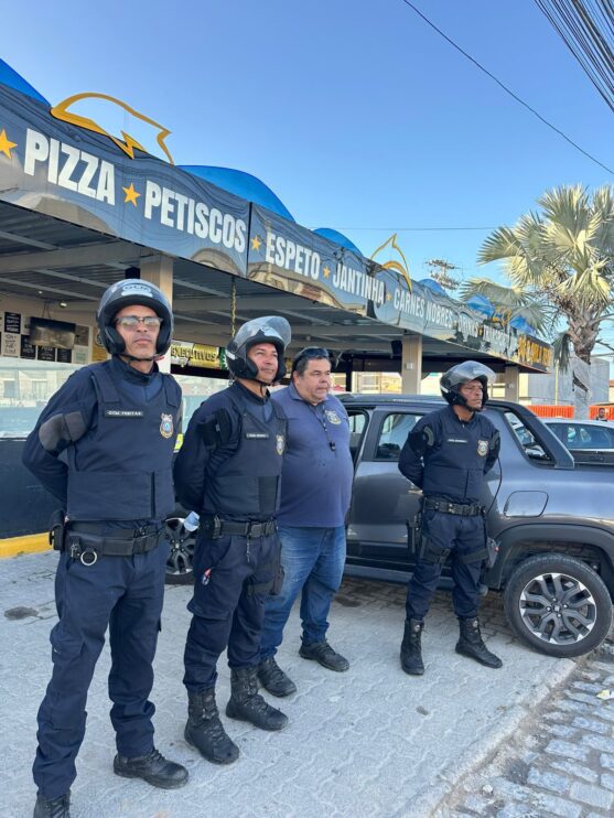 WhatsApp Image 2026-01-23 at 14.44.05 (3) Monitores garantem segurança dos pedestres na travessia das faixas 15