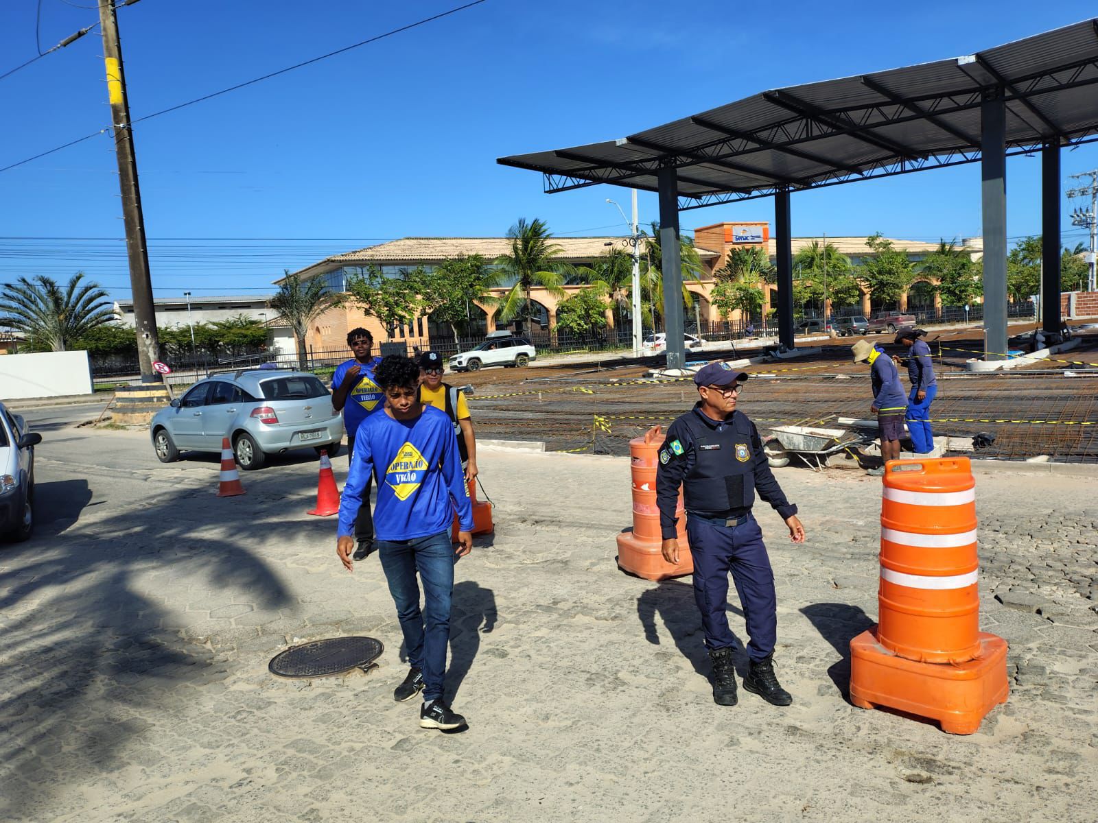 Monitores garantem segurança dos pedestres na travessia das faixas 7