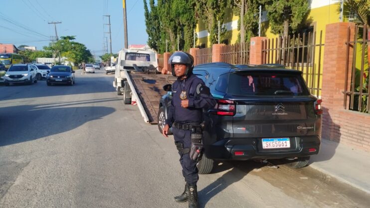 WhatsApp Image 2026-01-23 at 14.44.07 (2) Monitores garantem segurança dos pedestres na travessia das faixas 9