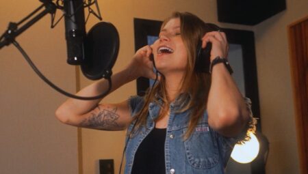 Vicka lança clipe de “No Vai e Vem”, faixa que integra o álbum “Entre a Calma e a Loucura” 7