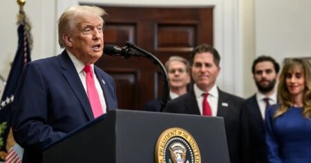 Trump eleva tarifa global de 10% para 15% após decisão da Suprema Corte Trump eleva tarifa global de 10% para 15% após decisão da Suprema Corte 11