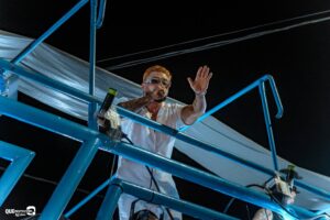 Papazoni leva multidão ao delírio em arrastão no Carnaval de Caravelas Papazoni leva multidão ao delírio em arrastão no Carnaval de Caravelas 1