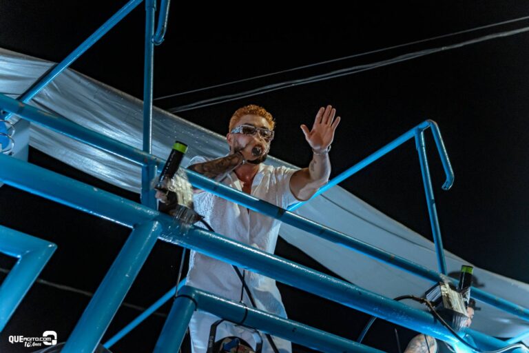 Papazoni leva multidão ao delírio em arrastão no Carnaval de Caravelas Papazoni leva multidão ao delírio em arrastão no Carnaval de Caravelas 134