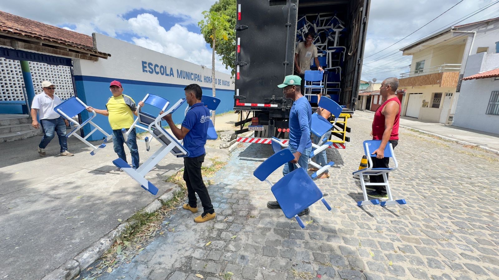 Prefeitura de Eunápolis entrega novo mobiliário nas escolas municipais. Início das aulas acontece em 23 de fevereiro 6