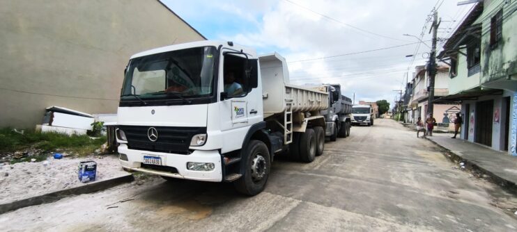 Prefeitura de Porto Seguro reforça limpeza urbana com operação de retirada de entulhos nos bairros Cambolo e Parque Ecológico 25