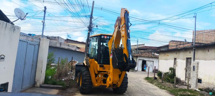 Prefeitura de Porto Seguro reforça limpeza urbana com operação de retirada de entulhos nos bairros Cambolo e Parque Ecológico 26