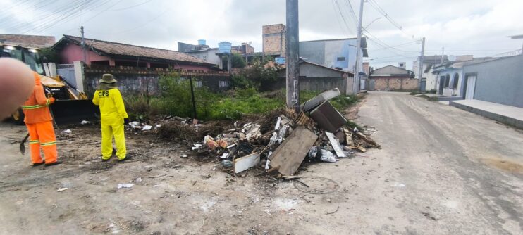 Prefeitura de Porto Seguro reforça limpeza urbana com operação de retirada de entulhos nos bairros Cambolo e Parque Ecológico 23