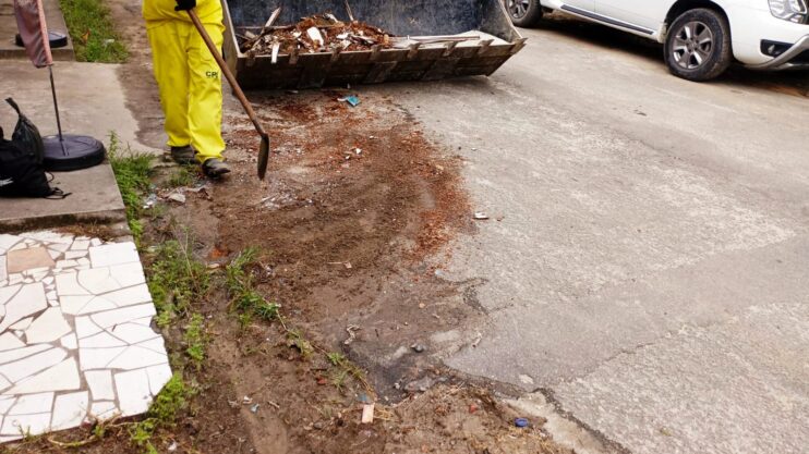 Prefeitura de Porto Seguro reforça limpeza urbana com operação de retirada de entulhos nos bairros Cambolo e Parque Ecológico 15