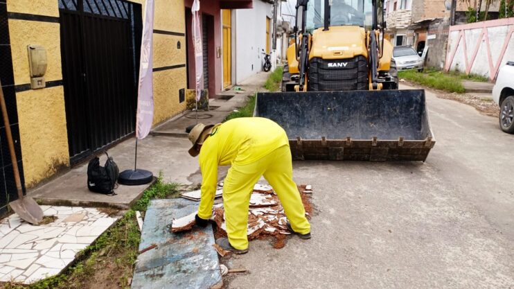Prefeitura de Porto Seguro reforça limpeza urbana com operação de retirada de entulhos nos bairros Cambolo e Parque Ecológico 16