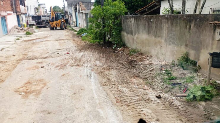 Prefeitura de Porto Seguro reforça limpeza urbana com operação de retirada de entulhos nos bairros Cambolo e Parque Ecológico 12