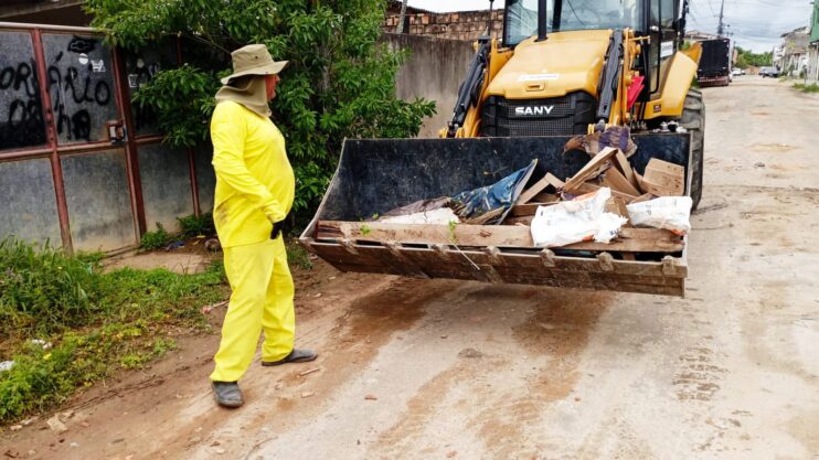 Prefeitura de Porto Seguro reforça limpeza urbana com operação de retirada de entulhos nos bairros Cambolo e Parque Ecológico 9