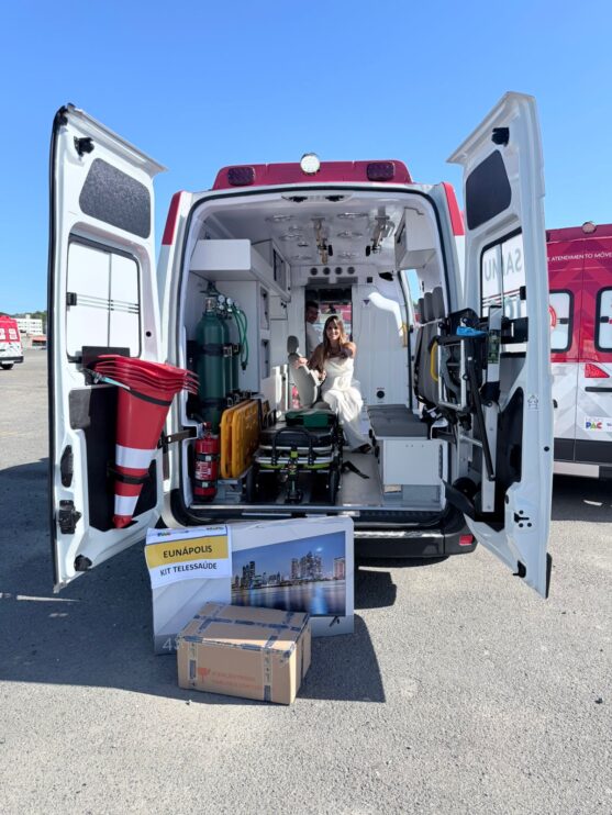 Deputada Cláudia Oliveira recebe ambulância e equipamentos para reforçar a saúde de Eunápolis 11