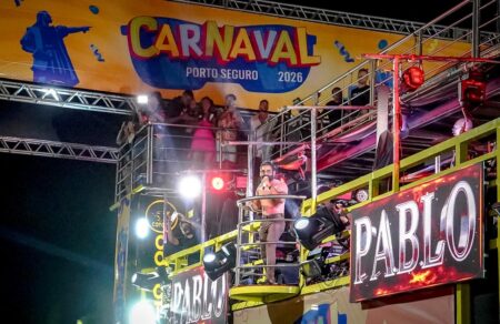 Carnaval de Porto Seguro é aberto com show de Pablo para mais de 100 mil pessoas na Passarela da Cultura 125