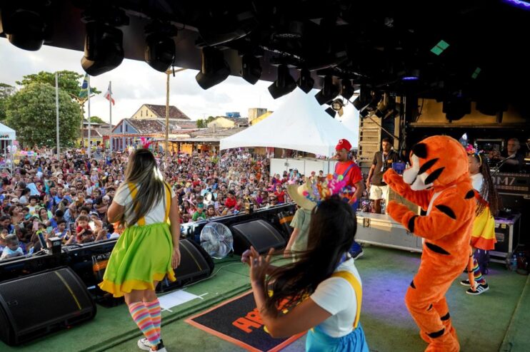 WhatsApp Image 2026-02-15 at 14.25.09 (1) Terceiro dia do Carnaval Cultural de Porto Seguro: a folia que anima, conscientiza e faz a rua brilhar 35