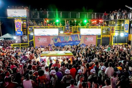 Psirico arrasta multidão e marca o quarto dia de Carnaval em Porto Seguro 58