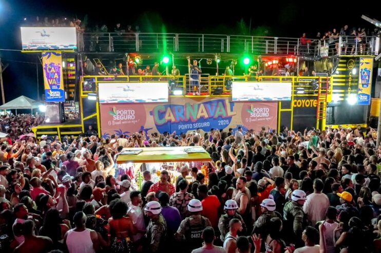 Psirico arrasta multidão e marca o quarto dia de Carnaval em Porto Seguro 4