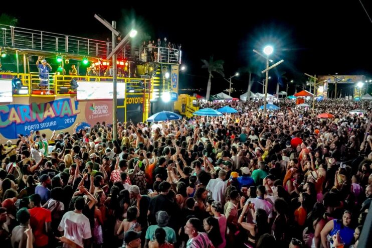 Psirico arrasta multidão e marca o quarto dia de Carnaval em Porto Seguro 28